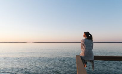 woman-watching-the-sea